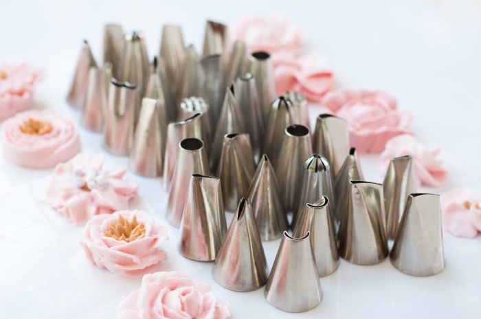 10 Cake Decorating Tools You Must Have To Bake The Finest Cakes ...