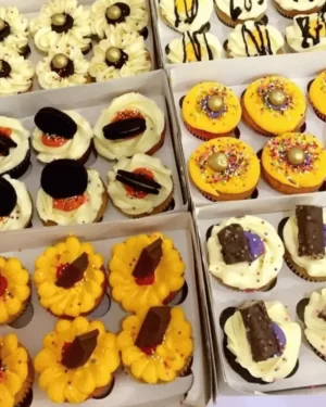 Box of 6 Cupcakes with Toppings