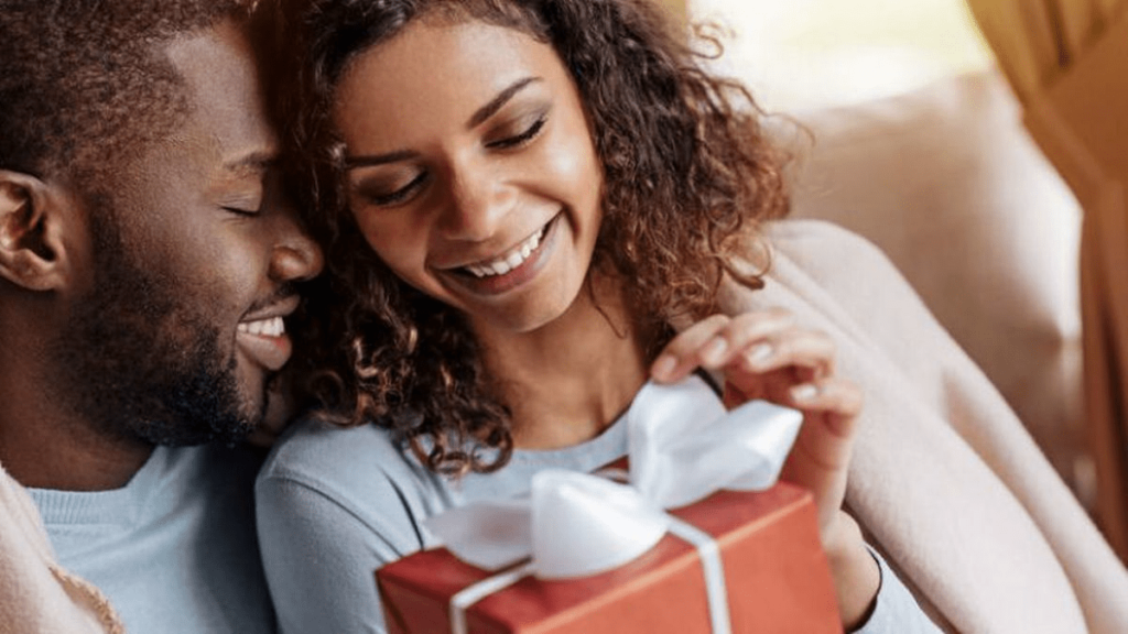 article21443106 Celebrate Love with Delicious Valentine's Day Cakes