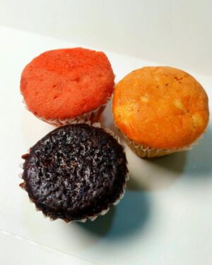 Vanilla & Strawberry Cupcakes (2pcs, uniced)